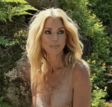 Capture decran le 2025 08 25 a 16.37.24 e1756154366782 À 52 ans, Jacynthe René rayonne et admet avoir « un petit côté quétaine » [VIDÉO]