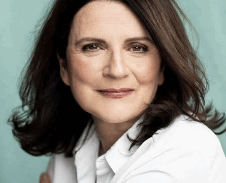 Capture decran le 2025 08 27 a 09.36.35 e1756301833699 Marie-Thérèse Fortin éblouit sur le tapis rouge avec sa chevelure grise naturelle