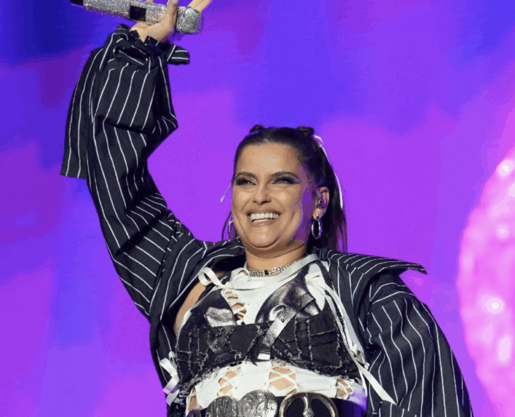 Capture decran le 2025 08 27 a 12.20.22 e1756311687361 Nelly Furtado réplique aux critiques sur son poids avec un look audacieux