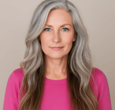 Cheveux longs après 50 ans : pourquoi tant de femmes refusent désormais la coupe courte ? 4 Cheveux longs après 50 ans : pourquoi tant de femmes refusent désormais la coupe courte ? femmerr Cheveux longs après 50 ans : pourquoi tant de femmes refusent désormais la coupe courte ?