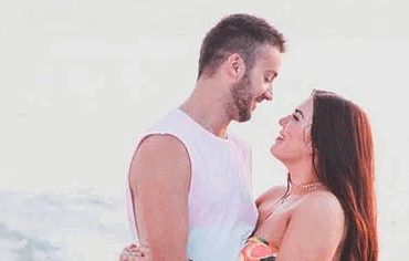 Il rend hommage aux femmes volumineuses : « J’aime ma blonde et ses belles courbes » 3 Il rend hommage aux femmes volumineuses : « J’aime ma blonde et ses belles courbes » Capture decran 2025 09 01 051456 e1756718241112 Il rend hommage aux femmes volumineuses : « J’aime ma blonde et ses belles courbes »