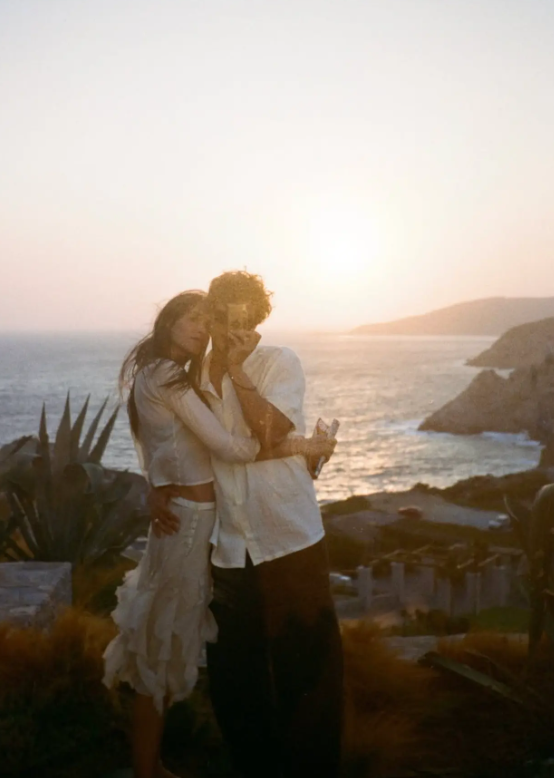 Charlotte Cardin se dévoile en toute liberté : peinture, amour et nudité poétique 5 Charlotte Cardin se dévoile en toute liberté : peinture, amour et nudité poétique Capture decran 2025 09 02 073334 1 Charlotte Cardin se dévoile en toute liberté : peinture, amour et nudité poétique