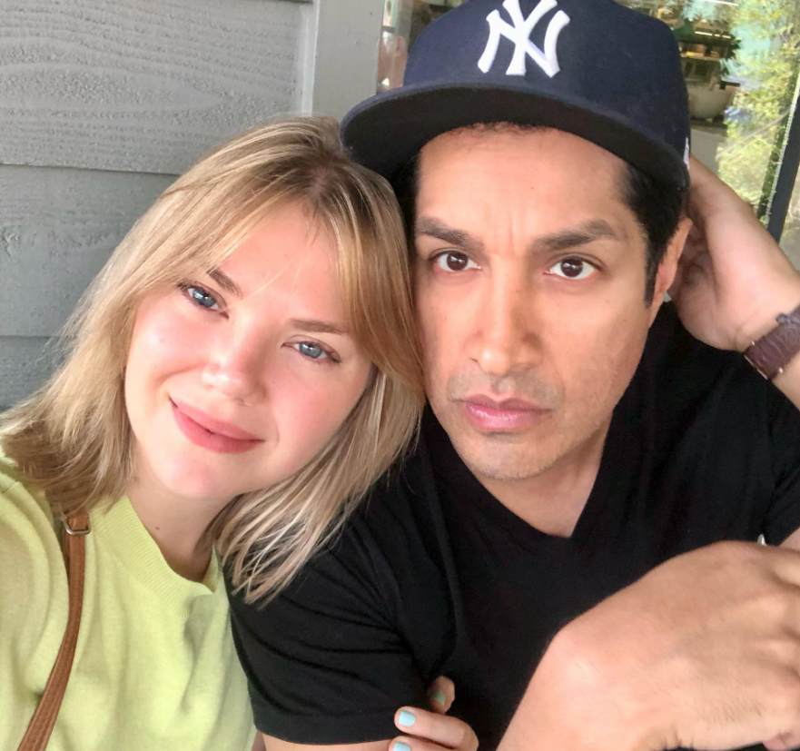 Sugar Sammy partage une rare photo avec sa conjointe sur le plateau de tournage : « Bring your wife to work day » 4 Sugar Sammy partage une rare photo avec sa conjointe sur le plateau de tournage : « Bring your wife to work day » Capture decran 2025 09 02 073943 Sugar Sammy partage une rare photo avec sa conjointe sur le plateau de tournage : « Bring your wife to work day »