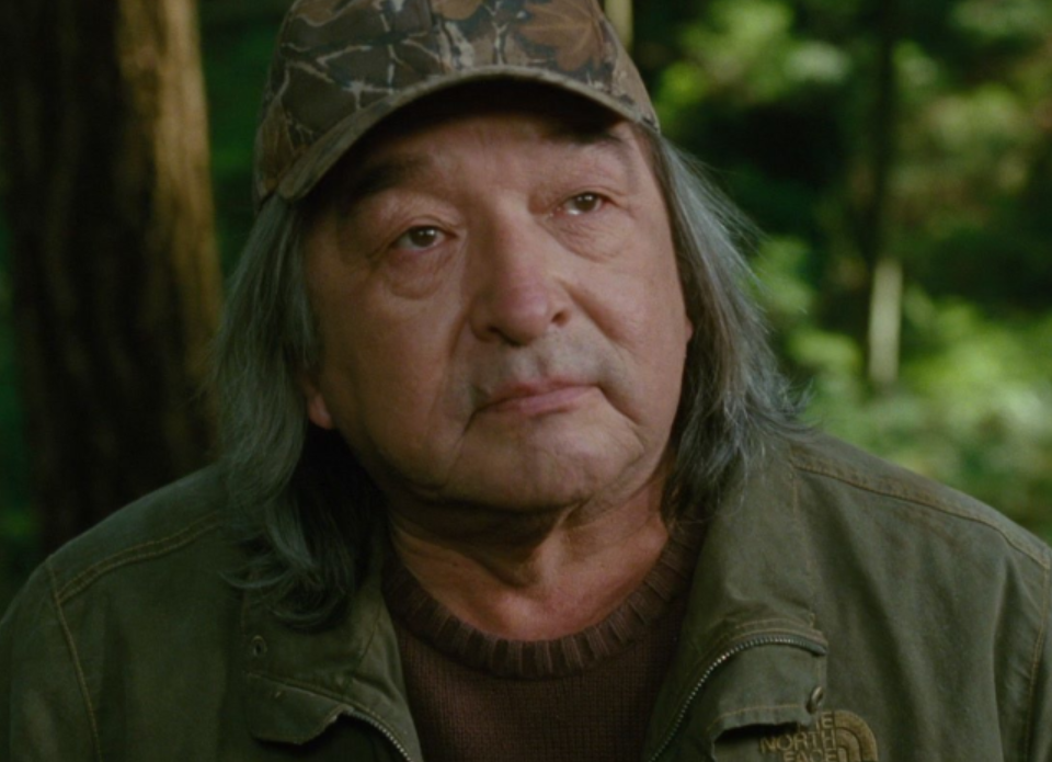 Graham Greene, l’inoubliable acteur de Danse avec les loups et La Ligne verte, s’éteint à 73 ans 2 Graham Greene, l’inoubliable acteur de Danse avec les loups et La Ligne verte, s’éteint à 73 ans Capture decran 2025 09 03 044346 Graham Greene, l’inoubliable acteur de Danse avec les loups et La Ligne verte, s’éteint à 73 ans