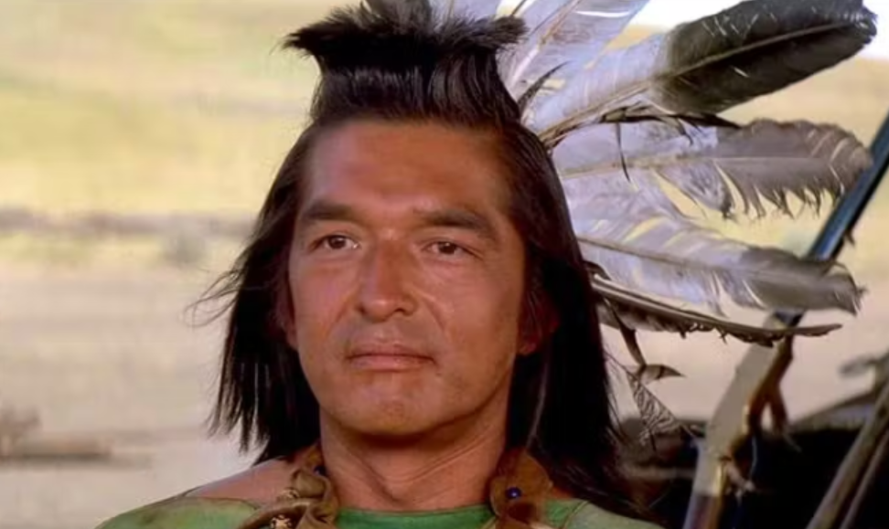 Graham Greene, l’inoubliable acteur de Danse avec les loups et La Ligne verte, s’éteint à 73 ans 3 Graham Greene, l’inoubliable acteur de Danse avec les loups et La Ligne verte, s’éteint à 73 ans Capture decran 2025 09 03 044708 Graham Greene, l’inoubliable acteur de Danse avec les loups et La Ligne verte, s’éteint à 73 ans