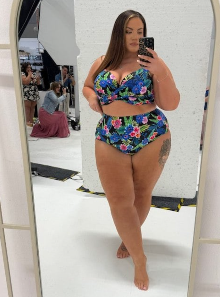 Traité de « grosse », ce mannequin plus size gagne plus de 10 000 $ par mois grâce à ses formes 2 Traité de « grosse », ce mannequin plus size gagne plus de 10 000 $ par mois grâce à ses formes Capture decran 2025 09 03 053054 Traité de « grosse », ce mannequin plus size gagne plus de 10 000 $ par mois grâce à ses formes