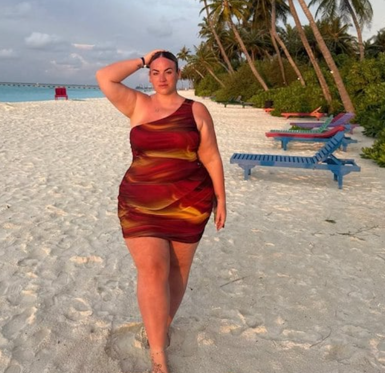 Traité de « grosse », ce mannequin plus size gagne plus de 10 000 $ par mois grâce à ses formes 3 Traité de « grosse », ce mannequin plus size gagne plus de 10 000 $ par mois grâce à ses formes Capture decran 2025 09 03 053100 Traité de « grosse », ce mannequin plus size gagne plus de 10 000 $ par mois grâce à ses formes