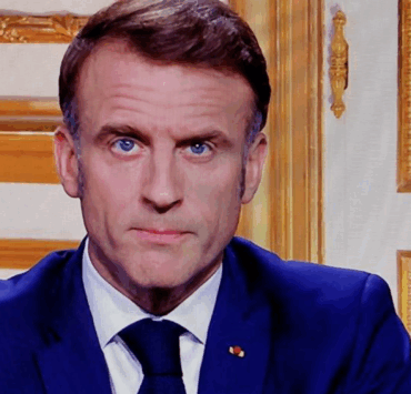 « Lunaire » : Emmanuel Macron choque avec une vidéo Yu-Gi-Oh! en pleine crise budgétaire 2 « Lunaire » : Emmanuel Macron choque avec une vidéo Yu-Gi-Oh! en pleine crise budgétaire Capture decran 2025 09 03 064228 « Lunaire » : Emmanuel Macron choque avec une vidéo Yu-Gi-Oh! en pleine crise budgétaire