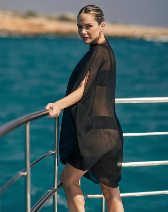 Maripier Morin enflamme la toile avec son ensemble transparent en maillot 3 Maripier Morin enflamme la toile avec son ensemble transparent en maillot Capture decran 2025 09 04 065426 Maripier Morin enflamme la toile avec son ensemble transparent en maillot