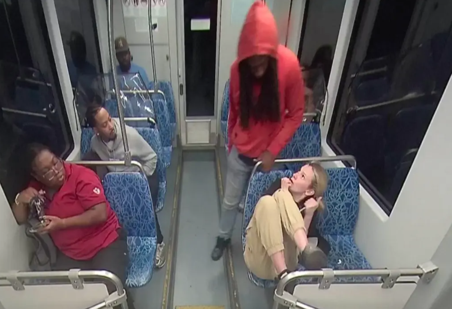 Le sans-abri, ayant mortellement poignardé une réfugiée ukrainienne dans un train, était en liberté malgré 12 condamnations 3 Le sans-abri, ayant mortellement poignardé une réfugiée ukrainienne dans un train, était en liberté malgré 12 condamnations Capture decran 2025 09 11 023811 Le sans-abri, ayant mortellement poignardé une réfugiée ukrainienne dans un train, était en liberté malgré 12 condamnations