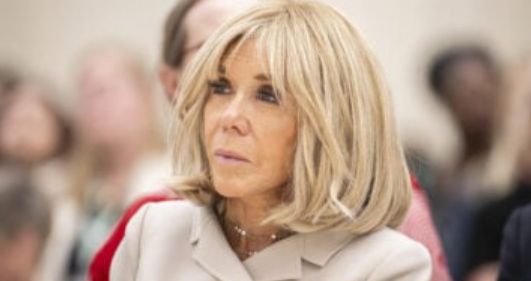 Le directeur de lycée de Brigitte Macron balance sur son passé d’enseignante : « C’était une… » 1 Le directeur de lycée de Brigitte Macron balance sur son passé d’enseignante : « C’était une… » Capture decran 2025 09 11 054034 Le directeur de lycée de Brigitte Macron balance sur son passé d’enseignante : « C’était une… »