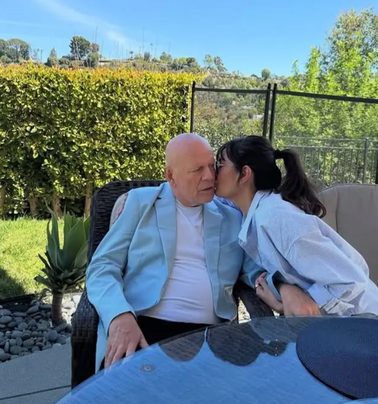Emma, la conjointe de Bruce Willis, explique pourquoi elle l’a placé dans une maison spécialisée 2 Emma, la conjointe de Bruce Willis, explique pourquoi elle l’a placé dans une maison spécialisée Capture decran 2025 09 13 021302 Emma, la conjointe de Bruce Willis, explique pourquoi elle l’a placé dans une maison spécialisée