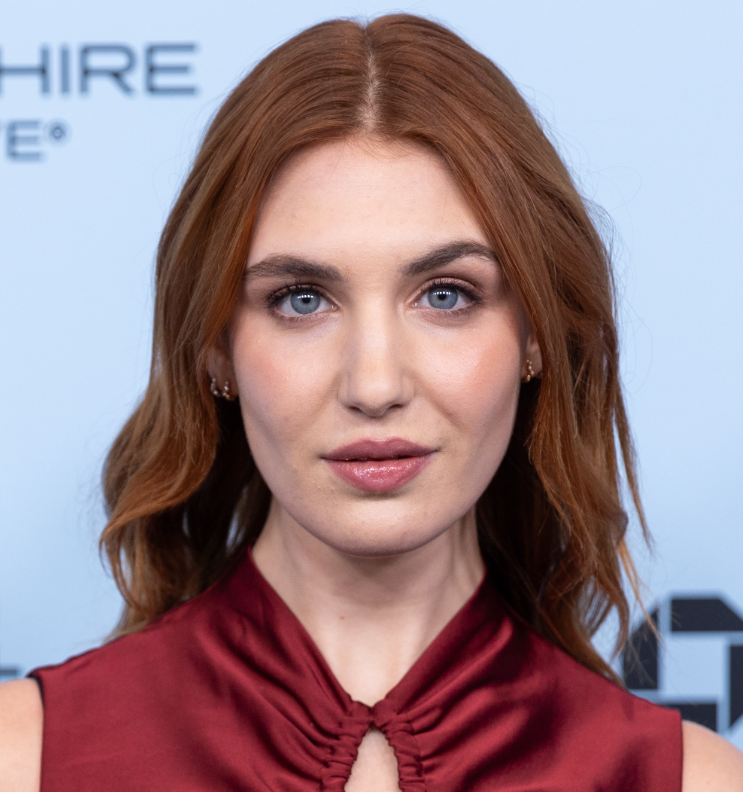 Sophie Nélisse rayonne sur le tapis rouge en charmante compagnie ✨ 1 Sophie Nélisse rayonne sur le tapis rouge en charmante compagnie ✨ Capture decran 2025 09 19 052355 Sophie Nélisse rayonne sur le tapis rouge en charmante compagnie ✨