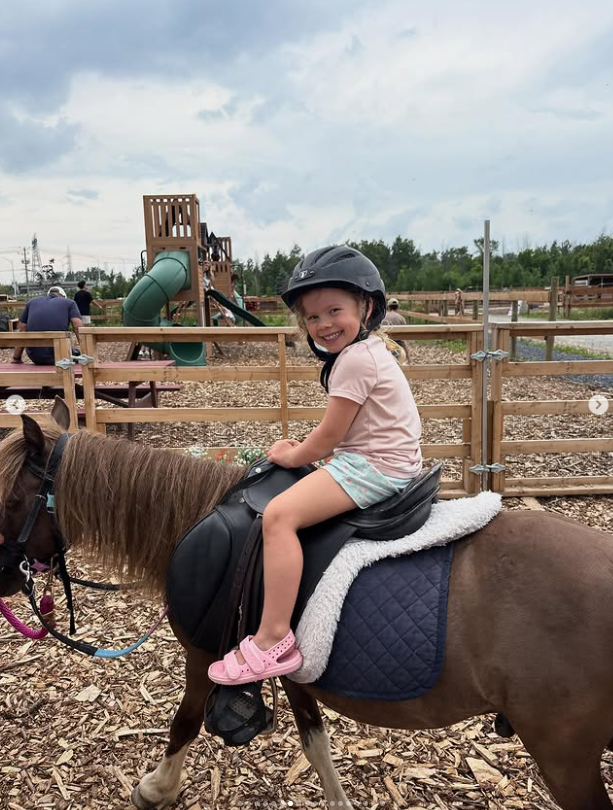 Audrey-Louise Beauséjour fête les 4 ans de sa fille avec une pluie de photos attendrissantes ! 4 Audrey-Louise Beauséjour fête les 4 ans de sa fille avec une pluie de photos attendrissantes ! Capture decran 2025 09 23 145113 Audrey-Louise Beauséjour fête les 4 ans de sa fille avec une pluie de photos attendrissantes !