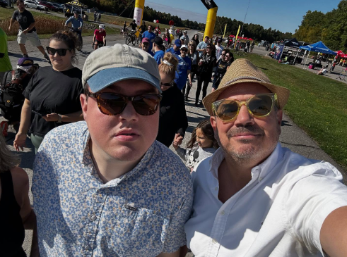 Charles Lafortune pose avec son fils Mathis pour une belle cause...et il a bien grandi! 2 Charles Lafortune pose avec son fils Mathis pour une belle cause...et il a bien grandi! Capture decran 2025 09 27 171246 Charles Lafortune pose avec son fils Mathis pour une belle cause...et il a bien grandi!