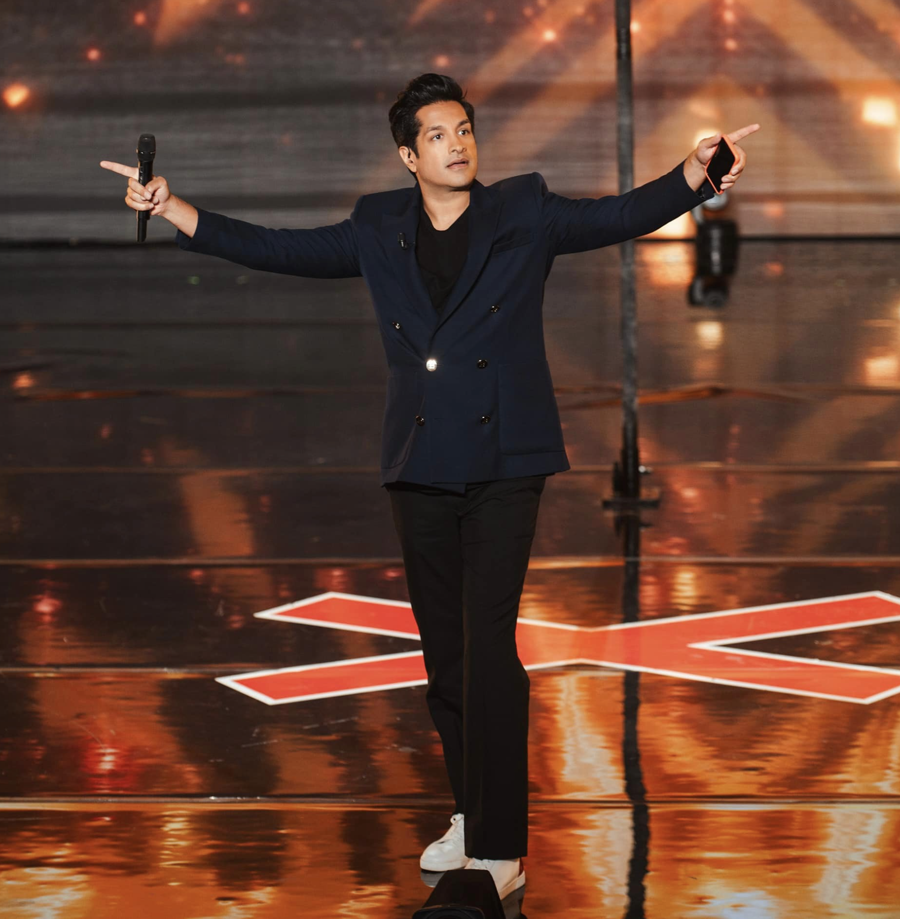 Sugar Sammy publie une rare photo avec sa conjointe en plein tournage 2 Sugar Sammy publie une rare photo avec sa conjointe en plein tournage Capture decran le 2025 09 01 a 09.57.21 Sugar Sammy publie une rare photo avec sa conjointe en plein tournage