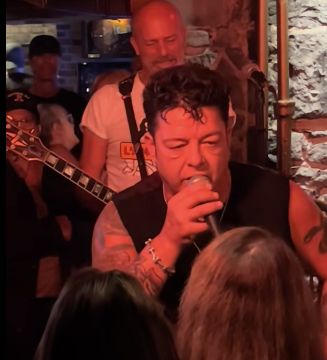 Une nouvelle vidéo d’Éric Lapointe devient virale et suscite l’inquiétude des fans 2 Une nouvelle vidéo d’Éric Lapointe devient virale et suscite l’inquiétude des fans Capture decran le 2025 09 03 a 07.46.47 Une nouvelle vidéo d’Éric Lapointe devient virale et suscite l’inquiétude des fans