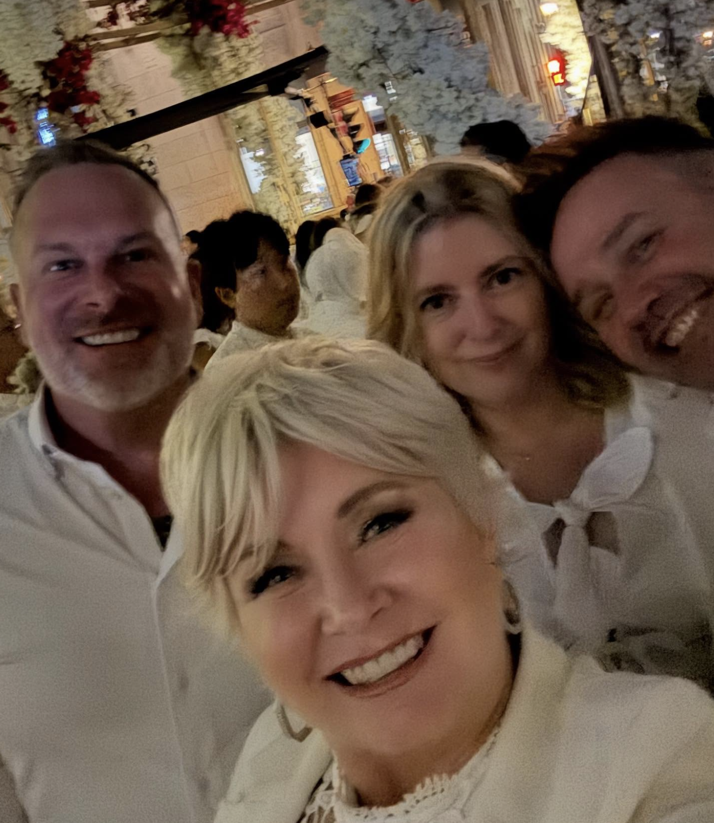 Capture decran le 2025 09 08 a 08.57.04 La robe de Nathalie Simard attire tous les regards au Dîner en blanc