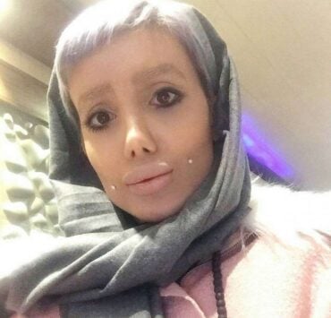 Le vrai visage du « sosie raté d’Angelina Jolie » : ce que Sahar Tabar a révélé au monde 3 Le vrai visage du « sosie raté d’Angelina Jolie » : ce que Sahar Tabar a révélé au monde Le vrai visage du « sosie raté d’Angelina Jolie » : ce que Sahar Tabar a révélé au monde