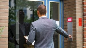 Drame de la précarité : endetté et menacé d’expulsion, un homme de 76 ans met fin à ses jours 2 Drame de la précarité : endetté et menacé d’expulsion, un homme de 76 ans met fin à ses jours 141114708368f89988a1c7a 1 Drame de la précarité : endetté et menacé d’expulsion, un homme de 76 ans met fin à ses jours