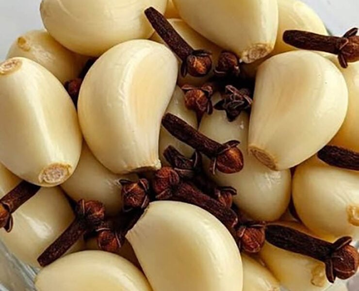 571656803 1243327524498487 8309816601616021097 n Le remède secret de grand-mère VIVRE LONGTEMPS : l’ail et le clou de girofle, une alliance naturelle aux mille vertus