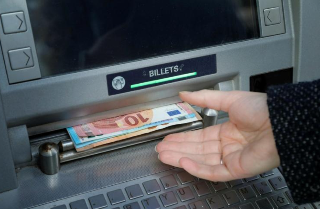 “Gardez de l’argent liquide chez vous !” : la Banque centrale européenne lance une alerte et recommande cette somme à avoir en cash à la maison 1 “Gardez de l’argent liquide chez vous !” : la Banque centrale européenne lance une alerte et recommande cette somme à avoir en cash à la maison Capture decran 2025 10 02 034331 “Gardez de l’argent liquide chez vous !” : la Banque centrale européenne lance une alerte et recommande cette somme à avoir en cash à la maison