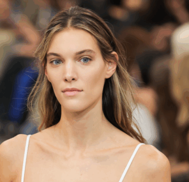 Capture decran 2025 10 02 063143 Charlotte Cardin fait face à de vives critiques après sa performance au Défilé L’Oréal Paris