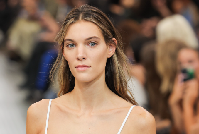 Charlotte Cardin fait face à de vives critiques après sa performance au Défilé L’Oréal Paris 1 Charlotte Cardin fait face à de vives critiques après sa performance au Défilé L’Oréal Paris Capture decran 2025 10 02 063143 Charlotte Cardin fait face à de vives critiques après sa performance au Défilé L’Oréal Paris