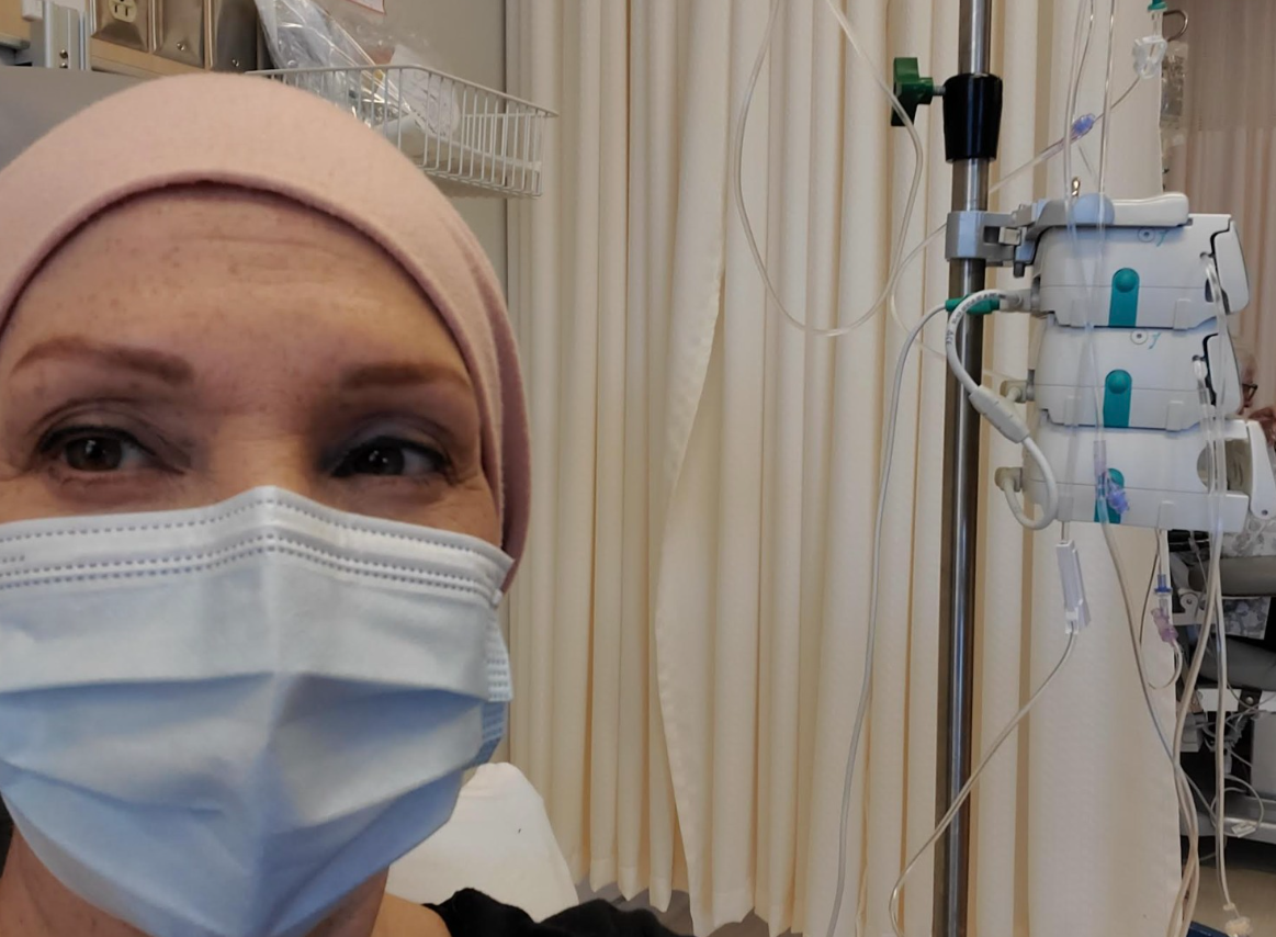 Capture decran 2025 10 02 111554 1 an après son diagnostic, Julie Drolet dévoile en 20 images-choc son combat contre le cancer