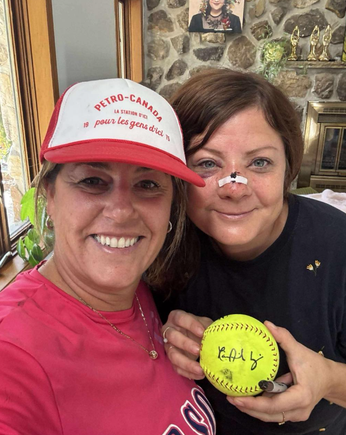 Capture decran 2025 10 04 123438 Marie-Annick Lépine transportée par une ambulancière après un incident