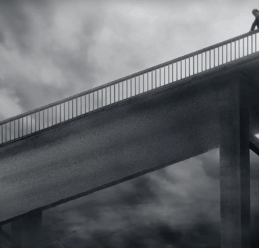 Fixez cette image pendant quelques secondes : une seule personne est réellement sur le pont 3 Fixez cette image pendant quelques secondes : une seule personne est réellement sur le pont Capture decran 2025 10 08 032921 Fixez cette image pendant quelques secondes : une seule personne est réellement sur le pont