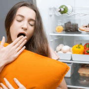 Capture decran 2025 10 19 045013 7 aliments à éviter le soir si vous voulez bien dormir et préserver votre santé