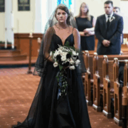 La robe de mariée de ma fille était toute noire… et ce qu’elle a révélé a glacé tout le monde 12 La robe de mariée de ma fille était toute noire… et ce qu’elle a révélé a glacé tout le monde Capture decran 2025 10 30 054622 La robe de mariée de ma fille était toute noire… et ce qu’elle a révélé a glacé tout le monde