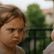 Capture decran 2025 10 31 064009 « Je voulais qu’elle parte » : les mots glaçants d’une fillette après avoir jeté sa petite sœur du balcon