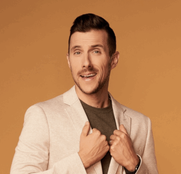 Capture decran le 2025 10 07 a 09.03.06 e1759842256494 Pascal Morissette méconnaissable dans sa nouvelle vidéo!