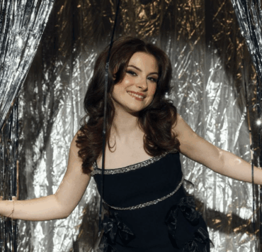 Capture decran le 2025 10 24 a 09.46.47 Mia Tinayre rayonne dans une robe élégante et fait beaucoup réagir