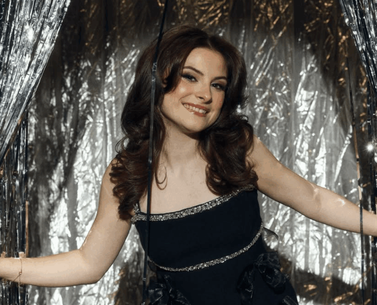 Capture decran le 2025 10 24 a 09.46.47 Mia Tinayre rayonne dans une robe élégante et fait beaucoup réagir