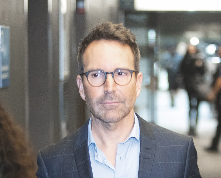 Éric Salvail serait de retour en couple 1 Éric Salvail serait de retour en couple Capture decran le 2025 10 30 a 10.59.20 e1761836497812 Éric Salvail serait de retour en couple