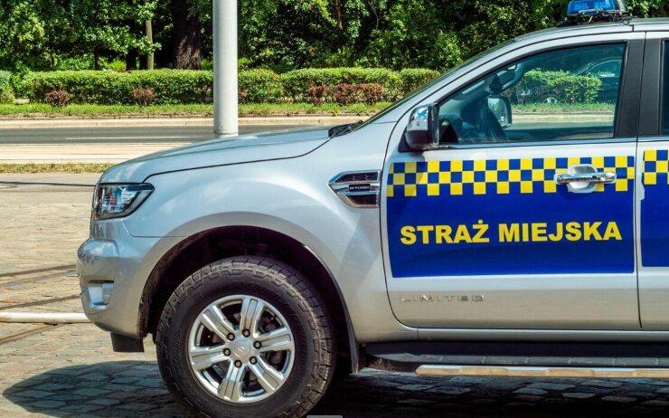 Capture decran 19 10 2025 14051 www.closermag.fr e1760852729524 **Disparue à 15 ans, elle était enfermée chez ses parents depuis 27 ans : le mystère Mirella bouleverse la Pologne