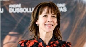 « La beauté éternelle de 58 ans » : saurez-vous deviner qui est cette actrice ? 2 « La beauté éternelle de 58 ans » : saurez-vous deviner qui est cette actrice ? Capture decran 31 10 2025 17041 www.astucesantemag.com « La beauté éternelle de 58 ans » : saurez-vous deviner qui est cette actrice ?