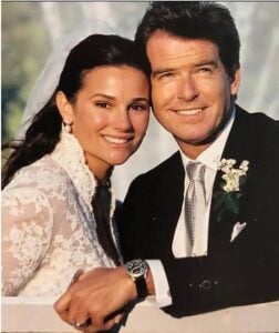 Pierce Brosnan défend son épouse Keeley Shaye Smith : une histoire d’amour qui résiste au temps et aux critiques 2 Pierce Brosnan défend son épouse Keeley Shaye Smith : une histoire d’amour qui résiste au temps et aux critiques Capture decran 31 10 2025 184543 www.astucesantemag.com Pierce Brosnan défend son épouse Keeley Shaye Smith : une histoire d’amour qui résiste au temps et aux critiques