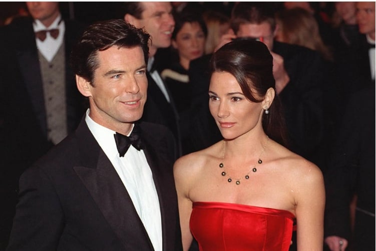 Pierce Brosnan défend son épouse Keeley Shaye Smith : une histoire d’amour qui résiste au temps et aux critiques 1 Pierce Brosnan défend son épouse Keeley Shaye Smith : une histoire d’amour qui résiste au temps et aux critiques Capture decran 31 10 2025 184558 www.astucesantemag.com Pierce Brosnan défend son épouse Keeley Shaye Smith : une histoire d’amour qui résiste au temps et aux critiques