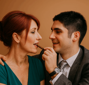 Pourquoi les hommes sont-ils de plus en plus attirés par les femmes plus âgées ? 2 Pourquoi les hommes sont-ils de plus en plus attirés par les femmes plus âgées ? femmeageee e1761753973342 Pourquoi les hommes sont-ils de plus en plus attirés par les femmes plus âgées ?