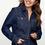 8f2783c8 d0a9 46af 85cd bdfed46c70b8 1200x2132 1 France Beaudoin dévoile un documentaire touchant « J’ai souvenir encore »