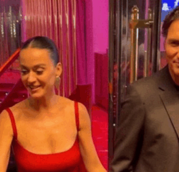 Justin Trudeau lance une flèche à son amoureuse Katy Perry avec son costume d’Halloween 5 Justin Trudeau lance une flèche à son amoureuse Katy Perry avec son costume d’Halloween Capture decran 2025 11 01 051826 Justin Trudeau lance une flèche à son amoureuse Katy Perry avec son costume d’Halloween