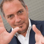 Capture decran 2025 11 02 062758 Messmer révèle : ces vedettes qui ne veulent plus jamais le revoir après une séance d’hypnose