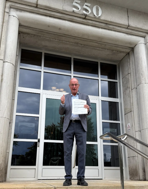 Capture decran 2025 11 02 162420 Yves Lévesque avoue son rituel surprenant : 9 pots de crème glacée par soir!