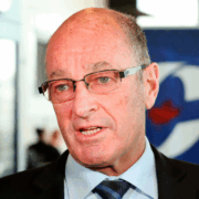 Capture decran 2025 11 02 162513 Yves Lévesque avoue son rituel surprenant : 9 pots de crème glacée par soir!