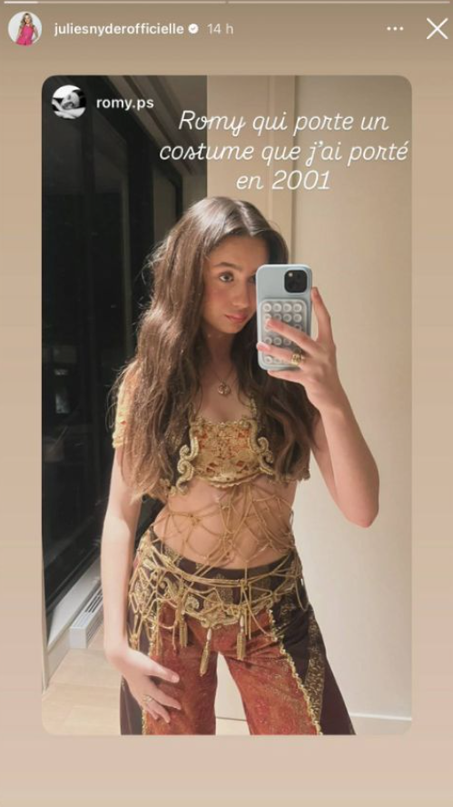 25 ans plus tard, Romy enfile la tenue mythique de sa mère Julie Snyder pour l’Halloween 3 25 ans plus tard, Romy enfile la tenue mythique de sa mère Julie Snyder pour l’Halloween Capture decran 2025 11 04 103743 25 ans plus tard, Romy enfile la tenue mythique de sa mère Julie Snyder pour l’Halloween