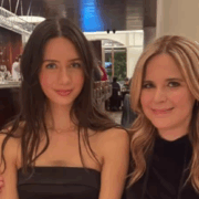 Capture decran 2025 11 04 104437 25 ans plus tard, Romy enfile la tenue mythique de sa mère Julie Snyder pour l’Halloween